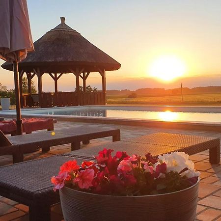 Bed and Breakfast Tisza White House Tiszaszolos Exterior foto