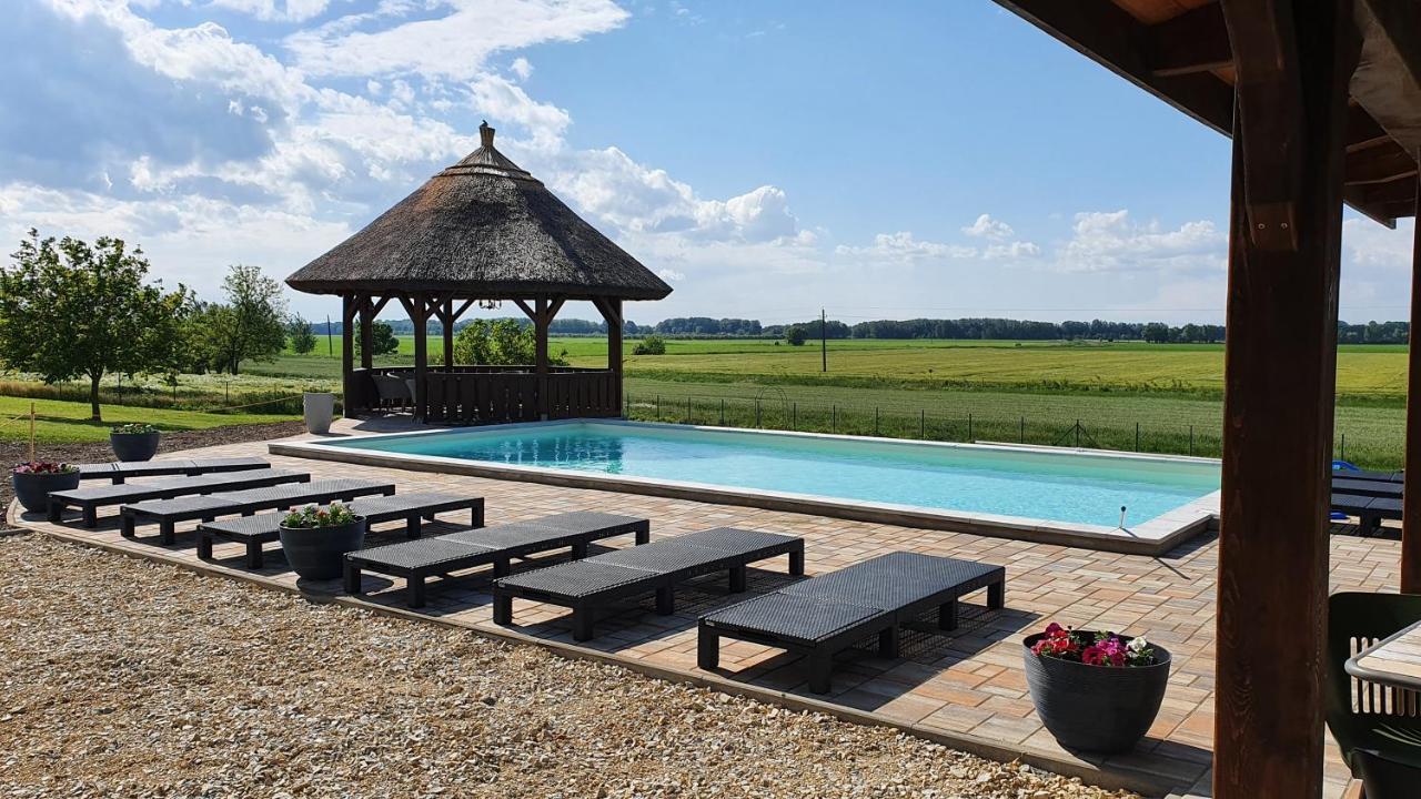 Bed and Breakfast Tisza White House Tiszaszolos Exterior foto