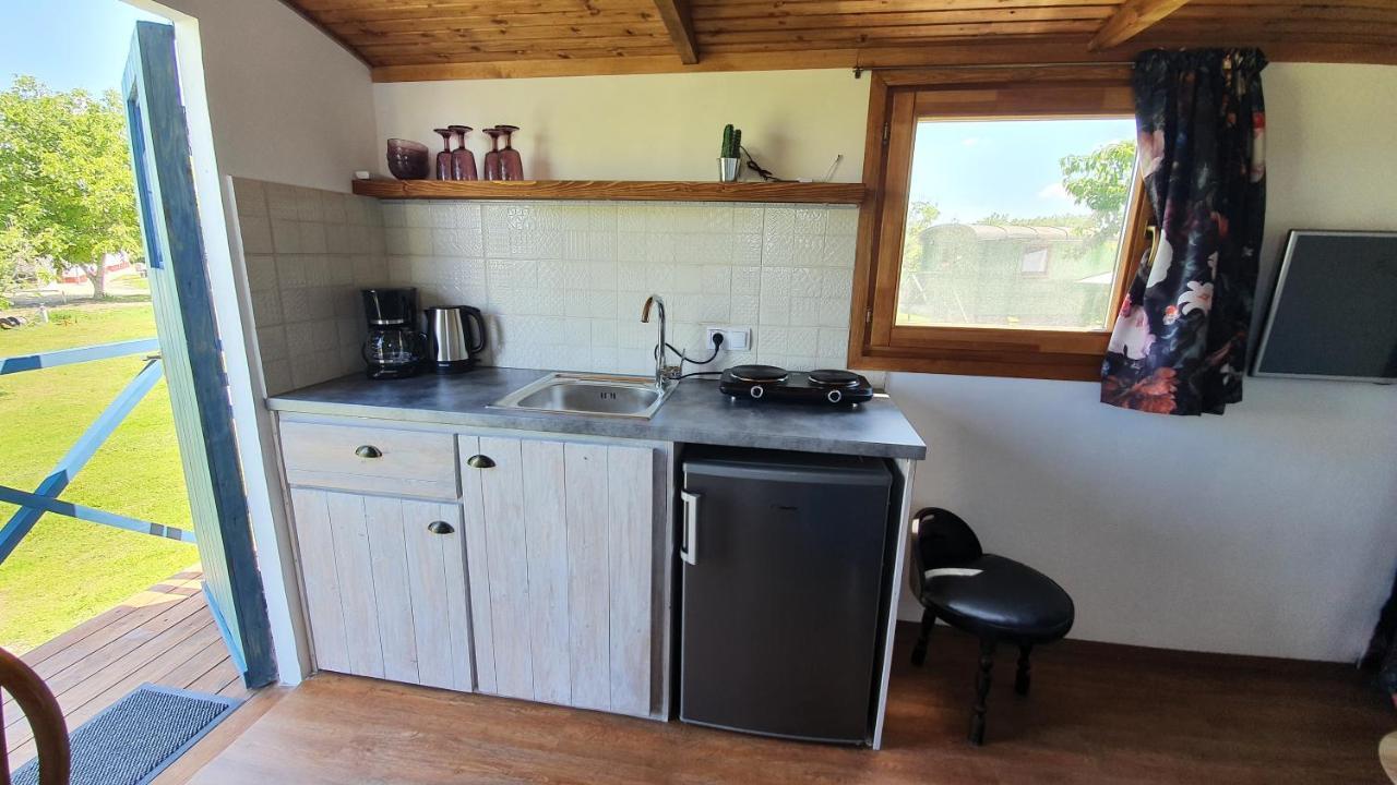 Bed and Breakfast Tisza White House Tiszaszolos Exterior foto