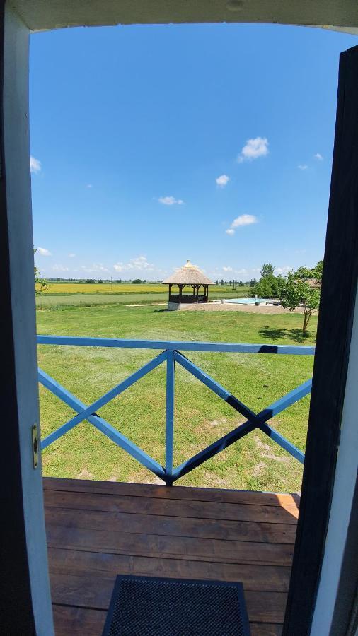 Bed and Breakfast Tisza White House Tiszaszolos Exterior foto