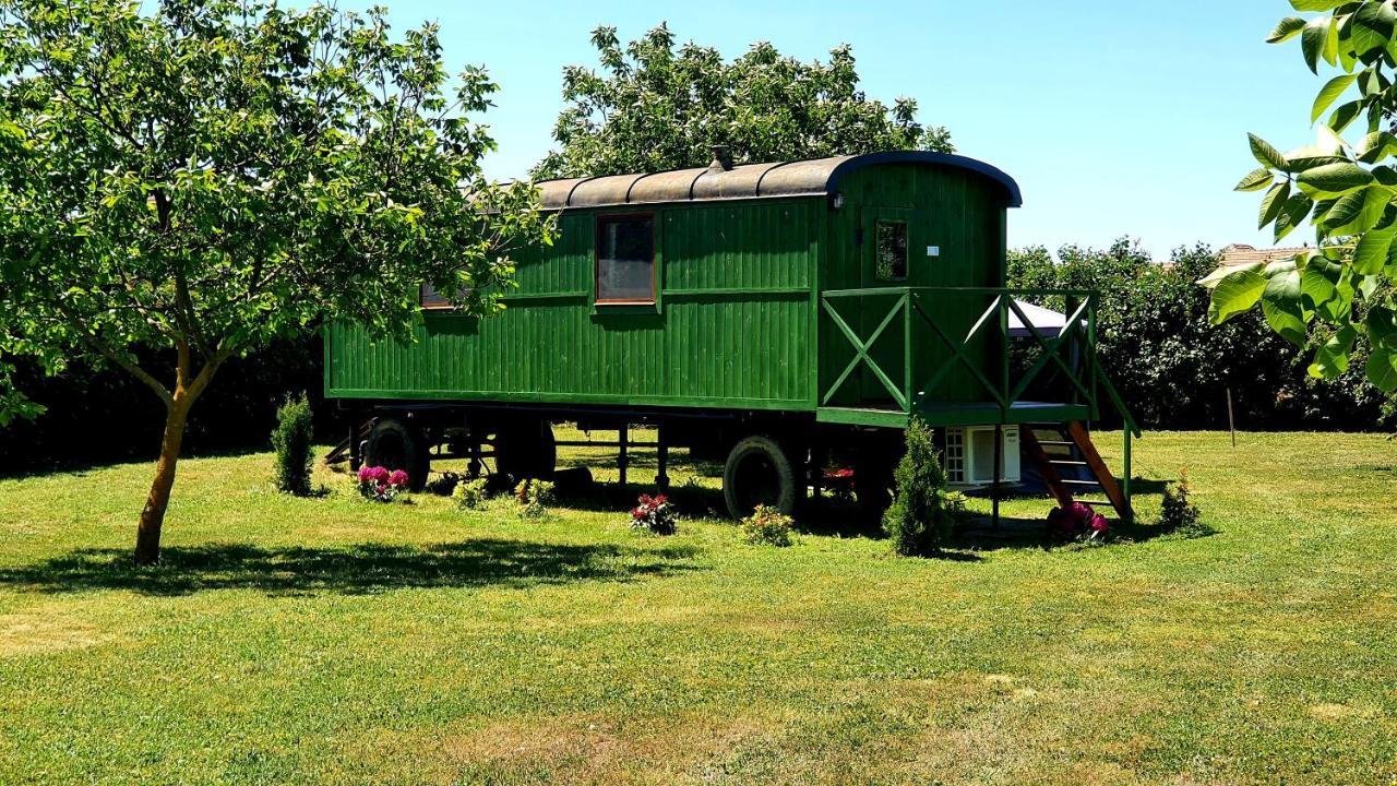 Bed and Breakfast Tisza White House Tiszaszolos Exterior foto