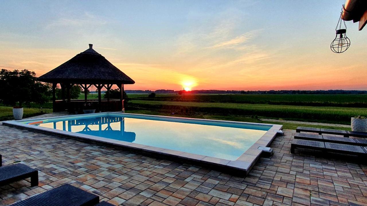 Bed and Breakfast Tisza White House Tiszaszolos Exterior foto