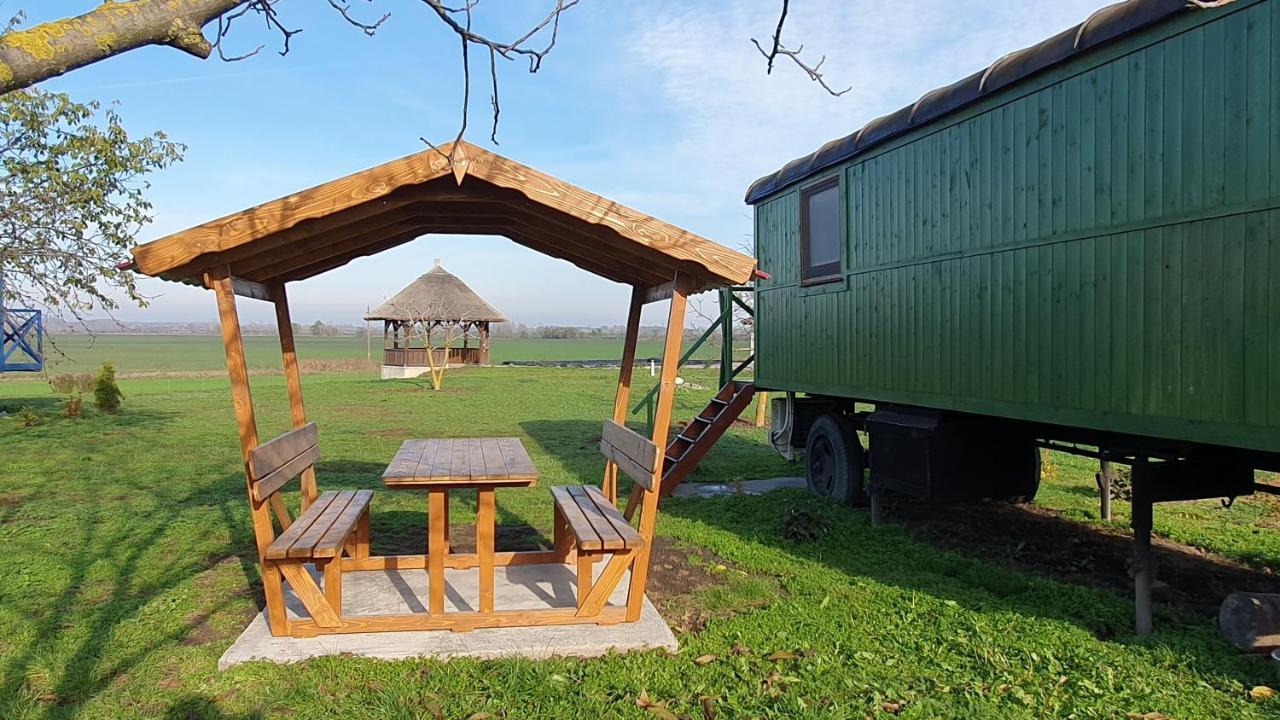 Bed and Breakfast Tisza White House Tiszaszolos Exterior foto