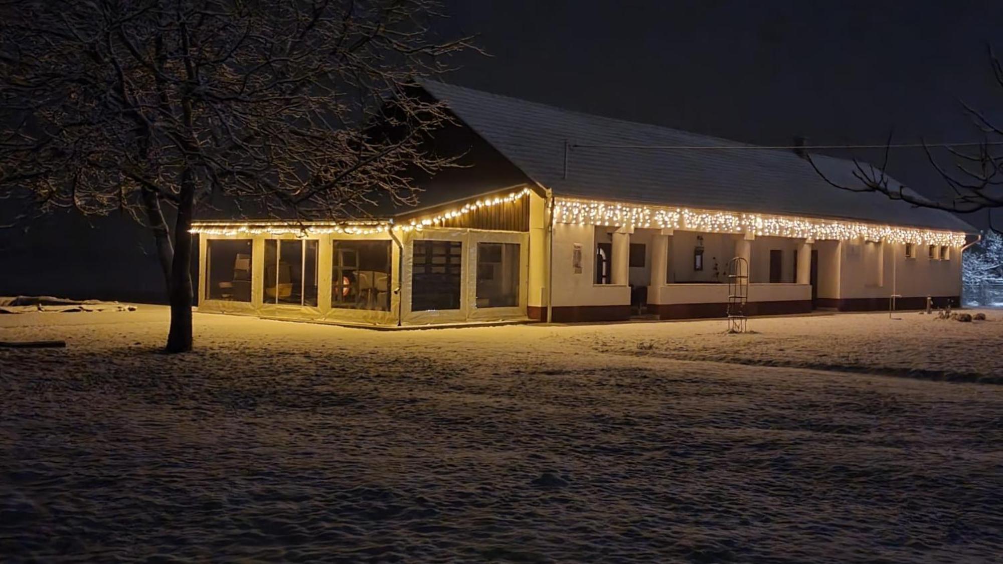 Bed and Breakfast Tisza White House Tiszaszolos Exterior foto
