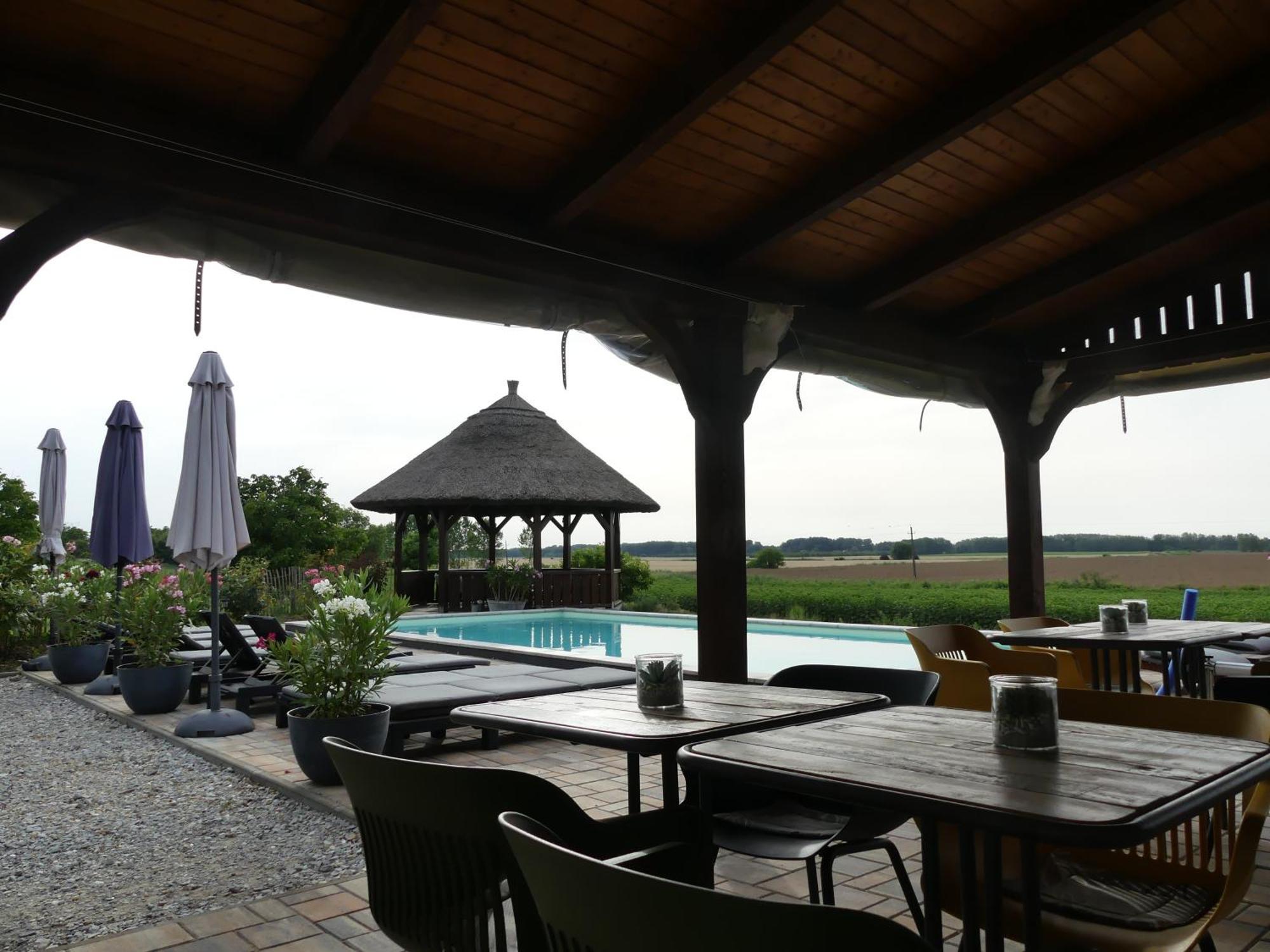 Bed and Breakfast Tisza White House Tiszaszolos Exterior foto