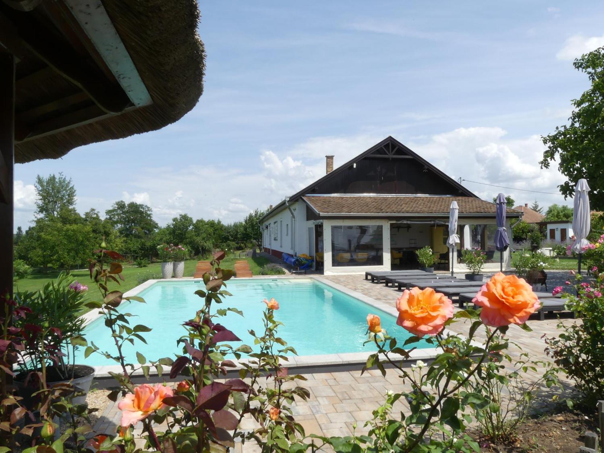 Bed and Breakfast Tisza White House Tiszaszolos Exterior foto
